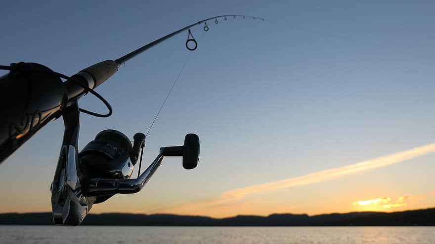 釣り、アクティビティ、湖、自然、日没、屋外、杖、夏、夕暮れ、水、スポーツ