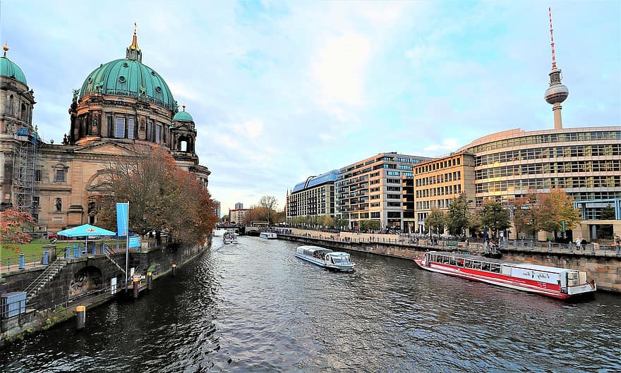 Berlin, katedral, nehir, tekneler, cümbüş, berlin televizyon kulesi, televizyon kulesi, berlin katedrali, kilise, binalar, Kent