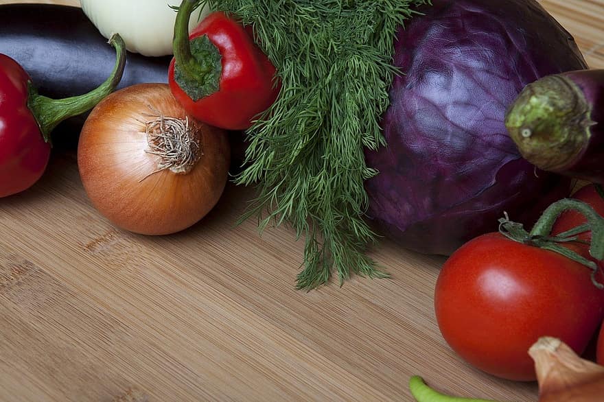 野菜、フード、材料、まな板、玉ねぎ、唐辛子、トマト、キャベツ、茄子、ディル、作物