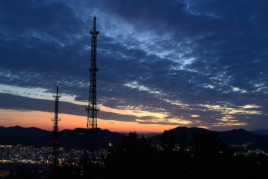 busan, por do sol, cidade, Coreia do Sul, Monte Bongrae, postes de eletricidade, torres de transmissão, tarde, crepúsculo, azul, retroiluminado