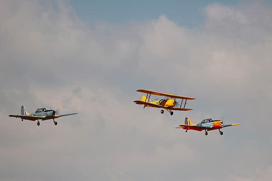 de havilland, biplanos, aeronave, show aéreo, De Havilland Tiger Moth, aviação, de havilland canada dhc-1 chipmunk, aeronave de treinamento, hélice, vôo, avião