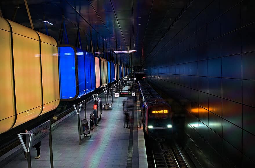 U-Bahn, Metro, Bahnhof, Eisenbahn, Zug, Transport, Reisen, städtisch, Nacht-, Geschwindigkeit, der Verkehr