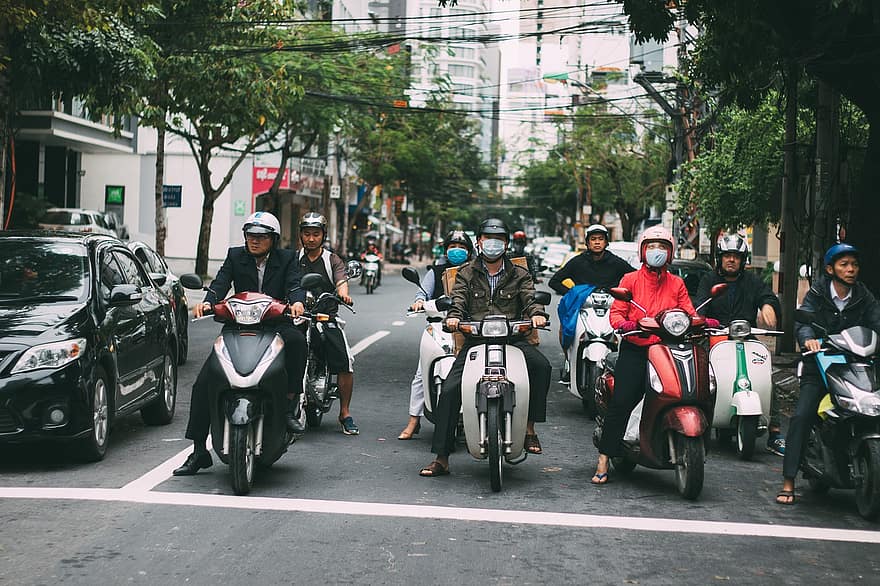 通り、都市生活、ベトナム、ニャチャン、オートバイ、交通手段、輸送モード、男達、トラフィック、警察力、速度