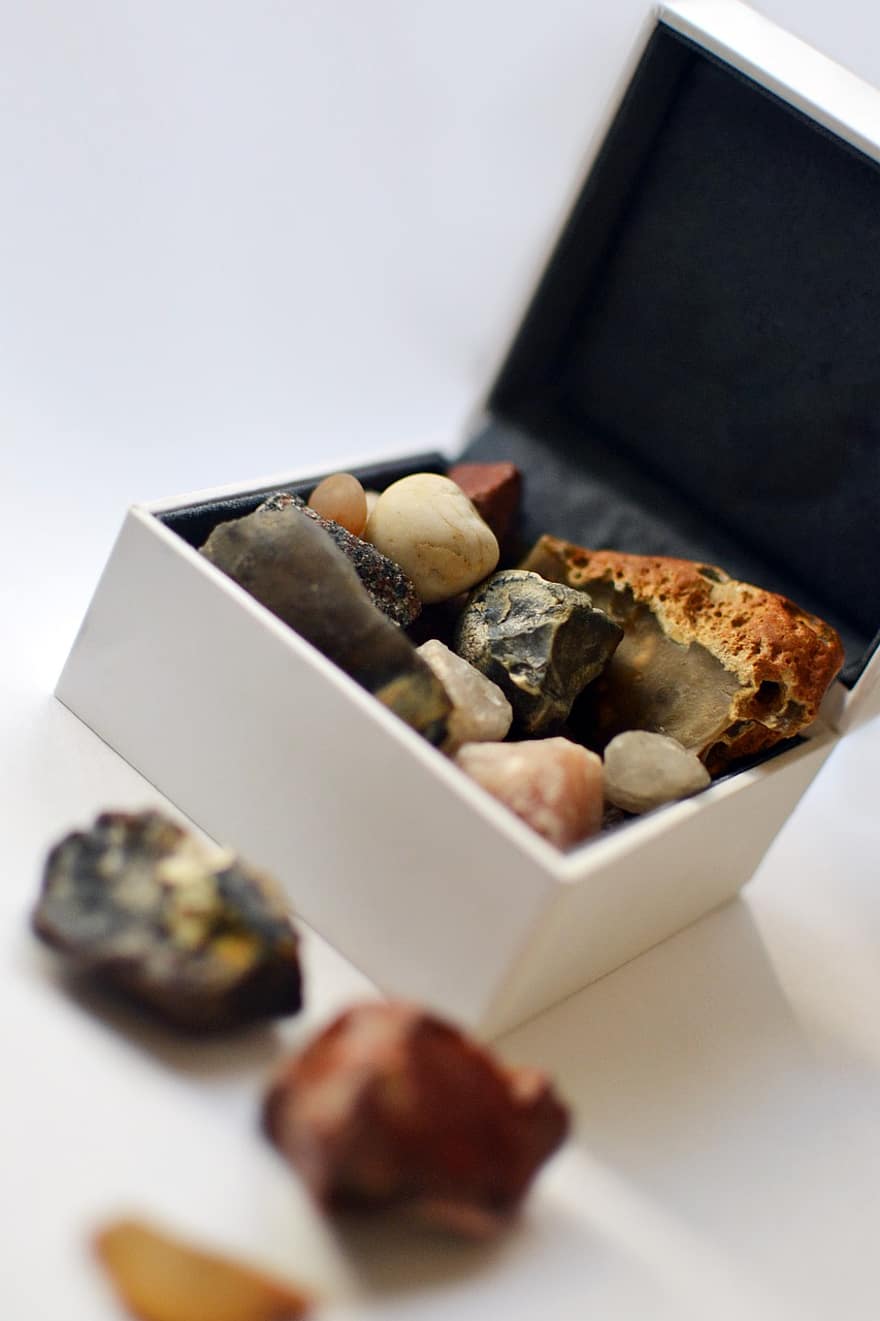 rochas, minerais, fechar-se, caixa, fundo branco, calcedônia, macro, pedra, origens, pedra preciosa, Comida