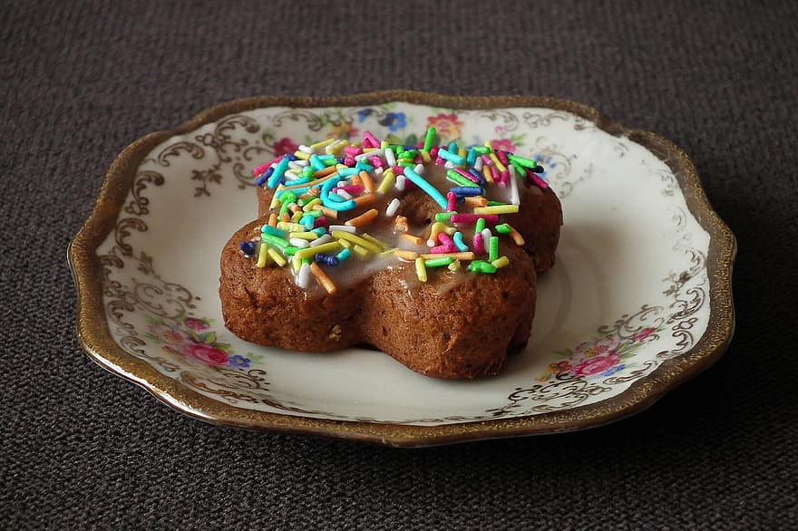 Gingerbreads, Cake, Dessert, Food, Pastries, Sprinkles, Nuts, Colorful, Plate