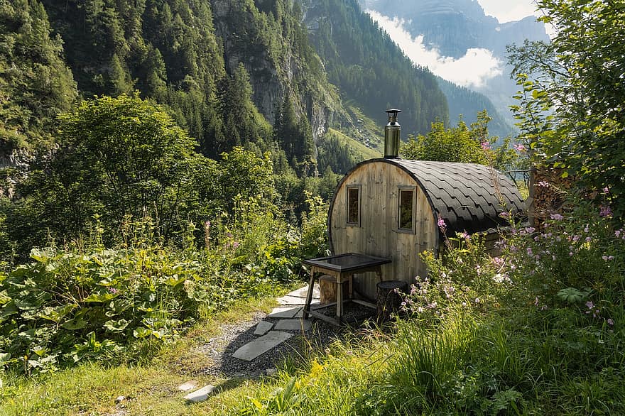 sauna, idíl·lic, barrils de fusta, muntanyes, vall
