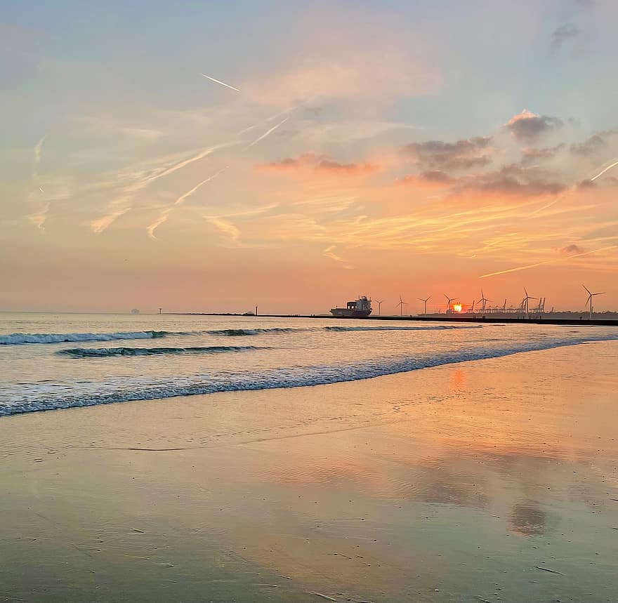Strand, sand, bølger, solnedgang, skyer, nederland