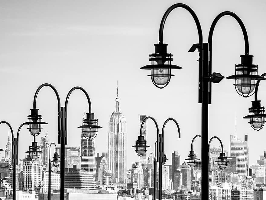 straatlantaarns, stad, New York, monochroom, Empire State Building, Manhattan, straatverlichting, stadsgezicht, horizon, torens, wolkenkrabbers