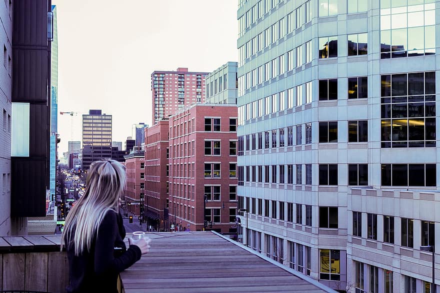 žena, balkón, budov, střešní, dívka, osoba, mrakodrapy, v centru města, městský, město, denver