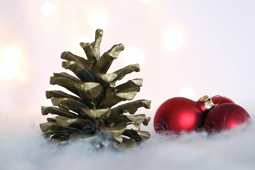 téli, fenyőtoboz, golyó, bokeh fények, dísz, dísztárgyak, karácsonyi díszek, dekoráció, karácsonyi bálok, karácsonyi baubles, piros baubles