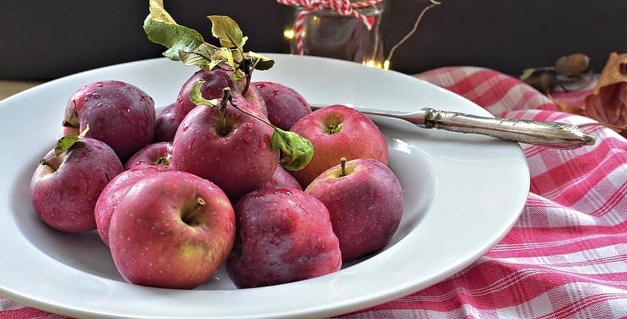 แอปเปิ้ล, จาน, จานแอปเปิ้ล, เครื่องใช้ในครัว, แอปเปิ้ลสีแดง, เก็บเกี่ยว, ก่อ, อินทรีย์, ผลไม้, ผลไม้สด, แอปเปิ้ลสด