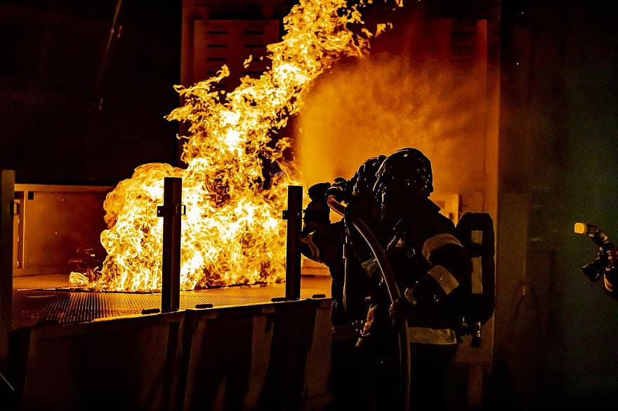 lính cứu hỏa, chữa cháy, ngọn lửa, hiện tượng tự nhiên, nhiệt, nhiệt độ, đàn ông, nghề nghiệp, đang làm việc, đốt cháy, ngành công nghiệp