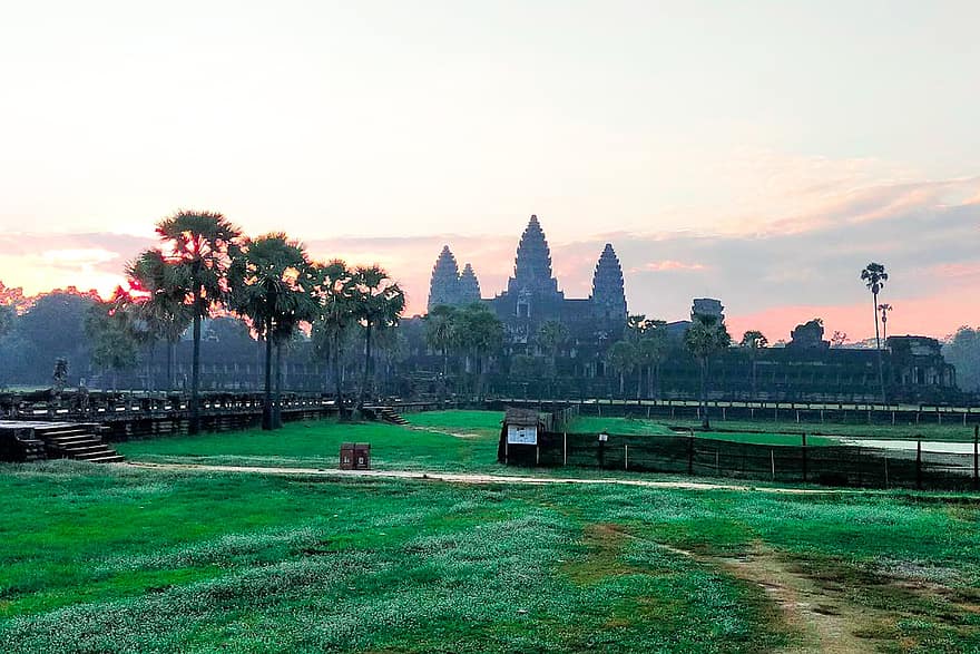angkor wat, siem pļaut, Kambodža, Budisma templis, arhitektūra, reliģiju, slavenā vieta, vecā drupas, angkor, vēsture, budisms