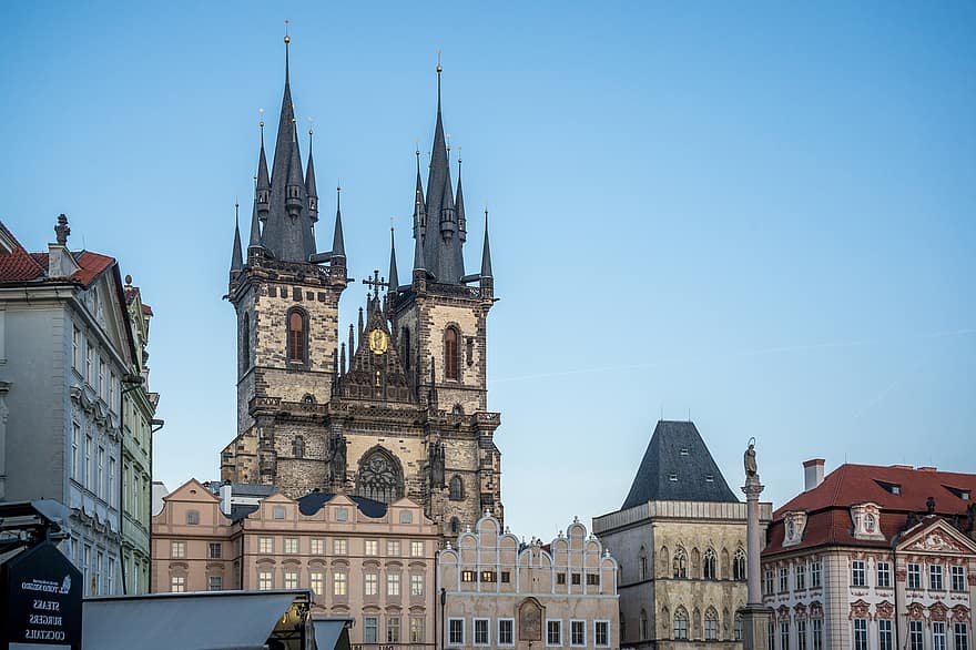 Prága, Cseh Köztársaság, Európa, főváros, Praha, történelmi központ, épület, építészet, házak, óváros tér, templom