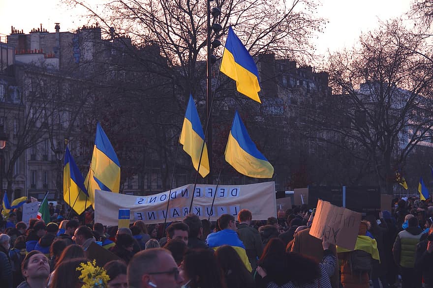 Ukraina, flagi, protest, ludzie, tłum, wyrażenie, wojna, Paryż, Francja, pokój, Polityka