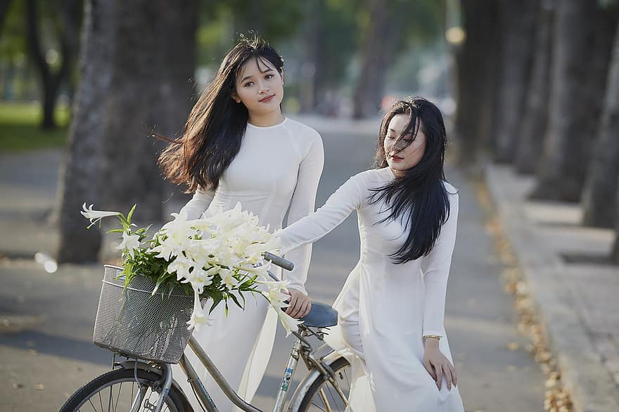 women, ao dai, bicycle, smiling, lifestyles, happiness, cheerful, young adult, adult, two people, togetherness