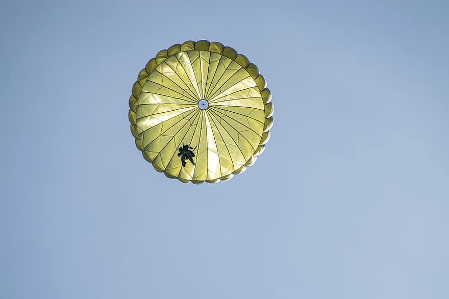 parachutiste, parachute, militaire, amusement, bleu, sports extrêmes, sport, jaune, Activité de loisir, été, mouvement