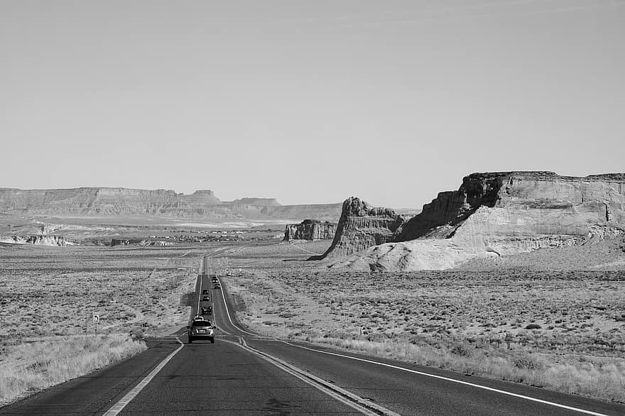 Дорога, шоссе, поездка, отпуск, пустыня, бесплодный, машины, дорожное путешествие, черное и белое, монохромный, мостовая