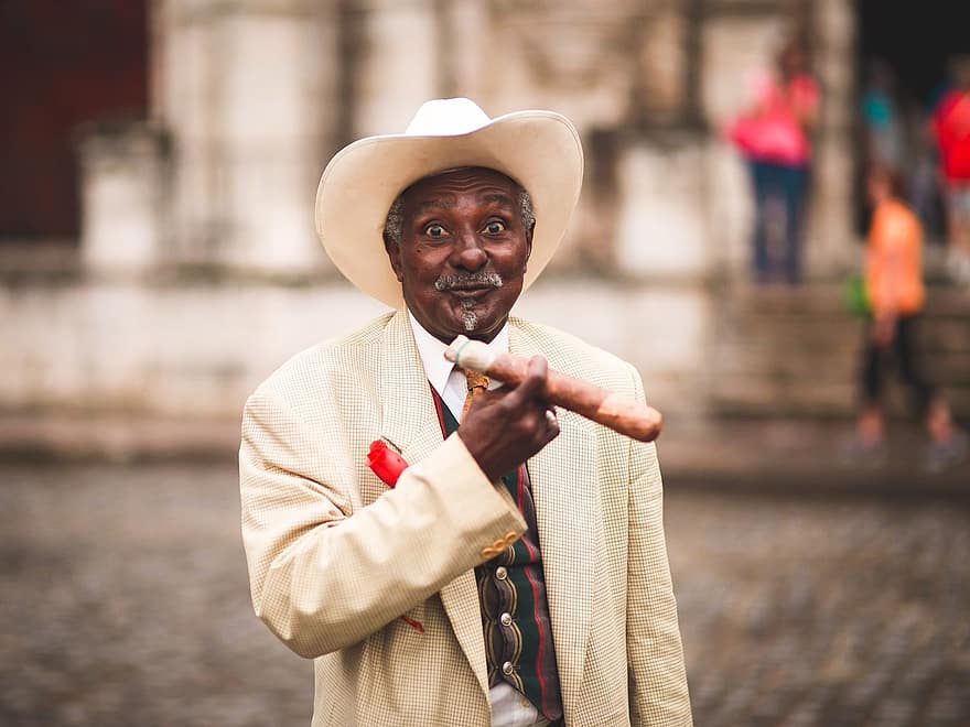 человек, сигара, шапка, подходить, старший, мужчина, улыбка, портрет, Куба, Гавана, люди