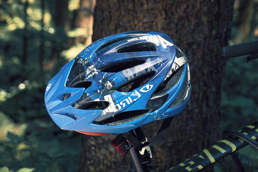шлем, велосипедный шлем, кататься на велосипеде, мотоциклетный шлем, безопасность, Защита от несчастных случаев