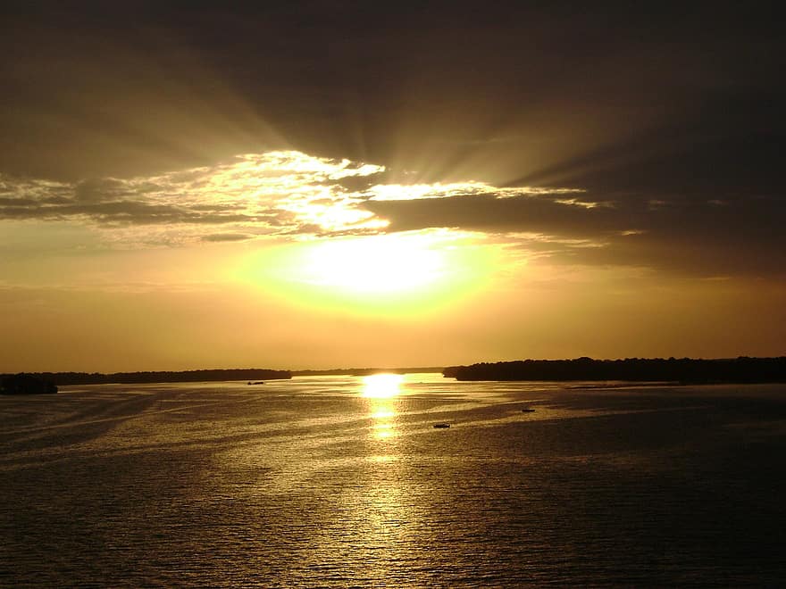 západ slunce, řeka, řeka Dněpr, večer, sluneční paprsky, nebe, mraky, soumrak, slunce, slunečního světla, letní