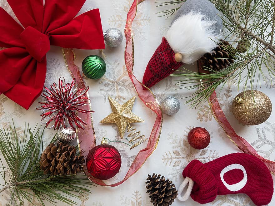 Crăciun, ornamente, decor, fleacurile, conuri de pin, arc, gnom, stea, iarnă, vacanţă, plat