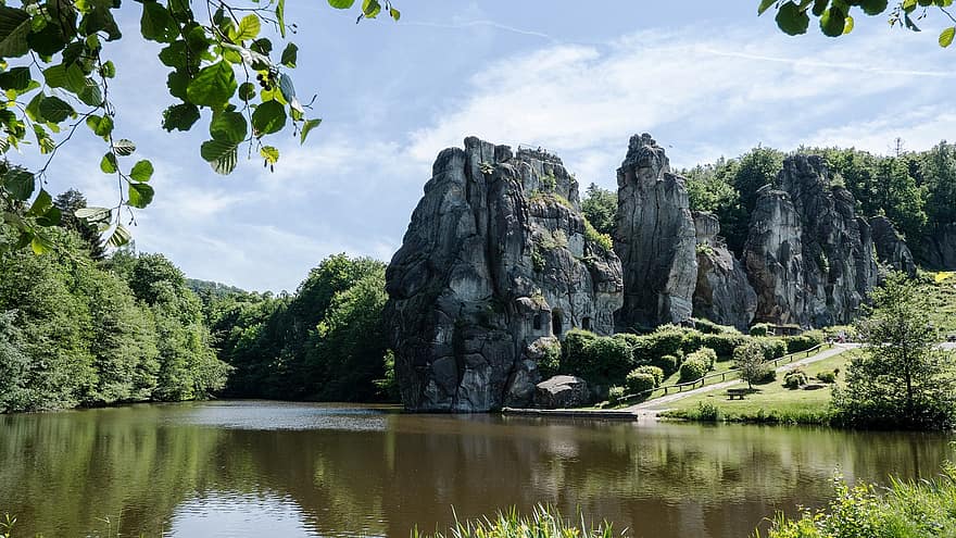 externsteine, hồ nước, đá sa thạch, đá, rừng teutoburg, phong cảnh, rừng, cây, mùa hè, màu xanh lục, Nước