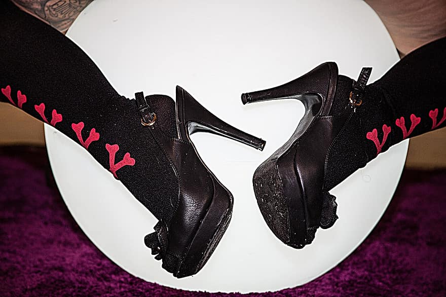 kvinders sko, kvindelighed, strømpebukser