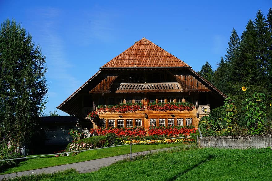 Farmhouse, House, Building, Ründihaus, Ründi, Wood Formwork, Hausgiebel, Ründimantel, Ründihimmel, Colorful, Color