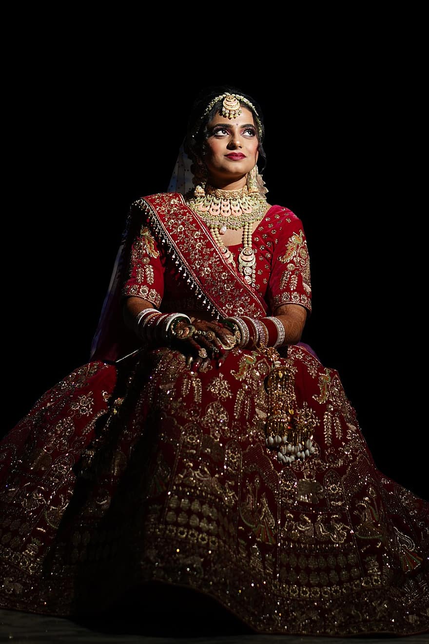 brud, brudgommen, bryllupsdag, bryllupsspill, indisk bryllup, indisk brud, Indisk brudgom, brudgom, før bryllupet, bryllupsportretter, Vakker indisk jente