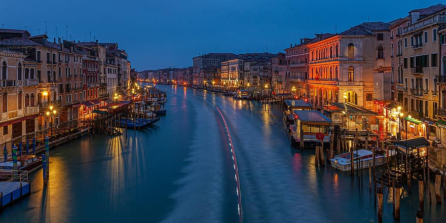 con sông, các tòa nhà, Hải cảng, kênh lớn, ánh đèn thành phố, ngành kiến ​​trúc, ngoài trời, thành phố, đêm, nơi nổi tiếng, cảnh quan thành phố