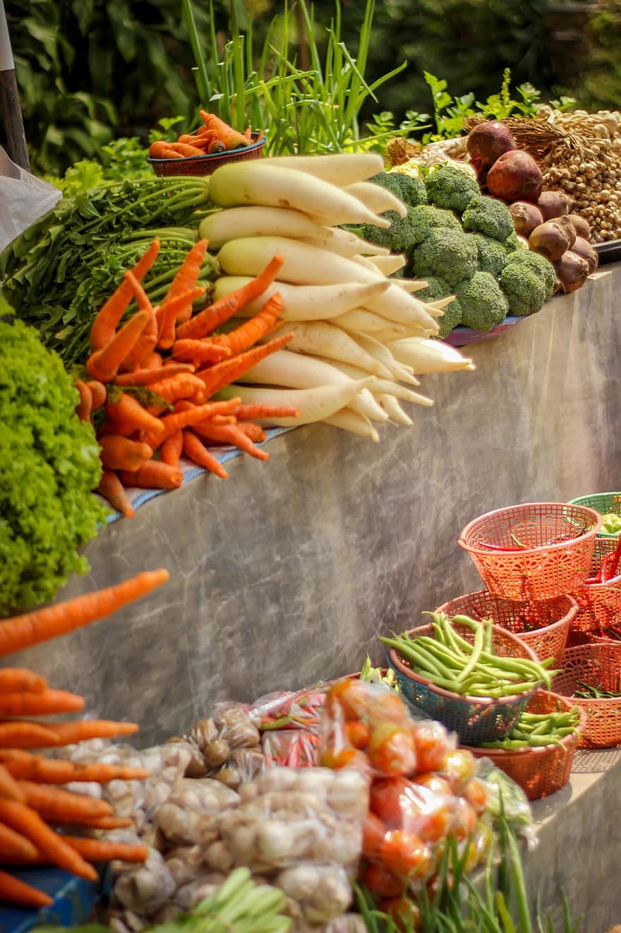 ผัก, ตลาด, อาหาร, มังสวิรัติ, แข็งแรง, ผักเพื่อสุขภาพ, บร็อคโคลี, แครอท, หัวหอม, หอม, กระเทียม