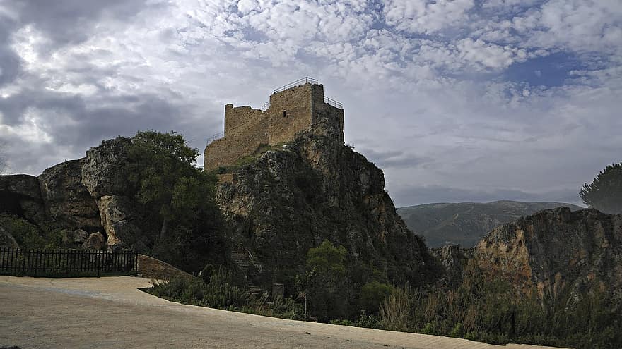 castell, edifici, torre, penya-segat, muntanya, paisatge, arquitectura, lloc famós, antiga ruïna, vell, història