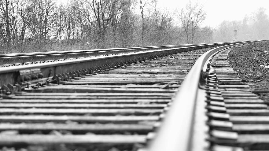 järnväg, tågräls, rails, transport, spår, järnvägsspår, järnvägssystem, svartvitt, svartvit