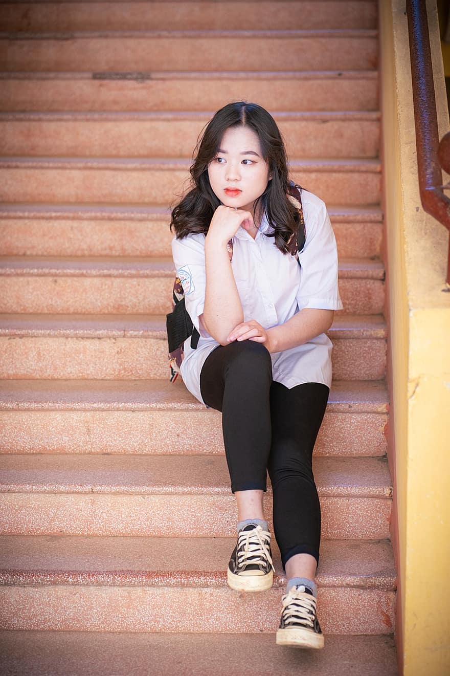 Mulher asiática, escadas, Escadaria, mulher, escola, menina da escola, aluna, garota vietnamita