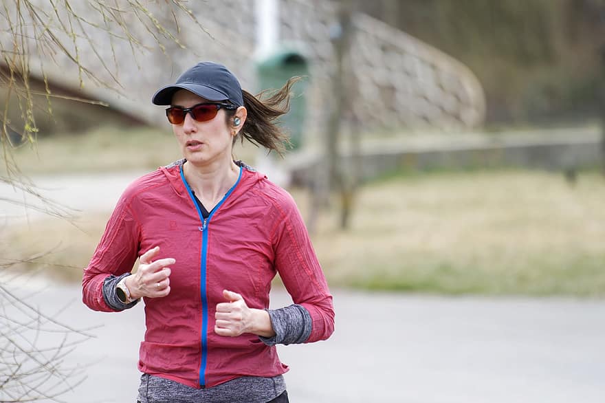 жена, слънчеви очила, бягане, на открито, парк, фитнес, спорт, един човек, упражняване, бягане за здраве, начин на живот