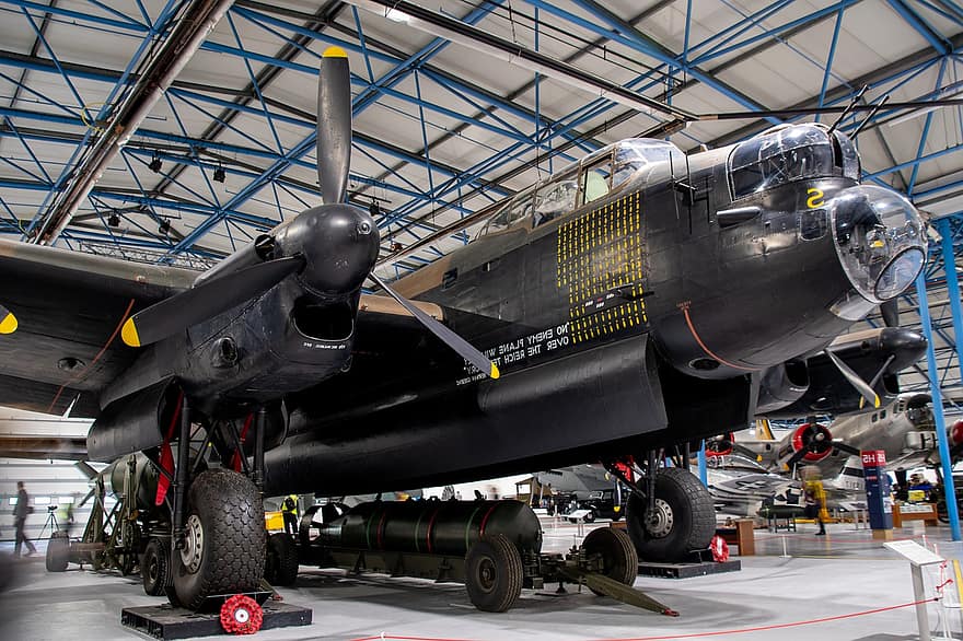 Lancaster, moottori, kone, WW2, Raf Hendon, potkuri, lentokonesuoja, pommikone, kuljetus, ilma-alus, ala