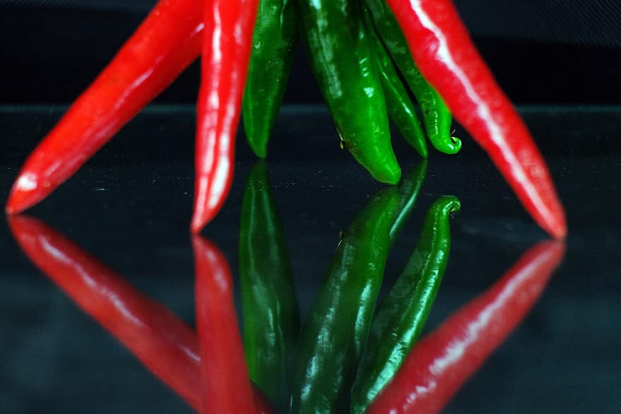 czerwony pieprz, jedzenie, odbicie, czerwone chili, Zielona papryczka chili, papryczka chili, warzywo, produkować, organiczny, ciemny