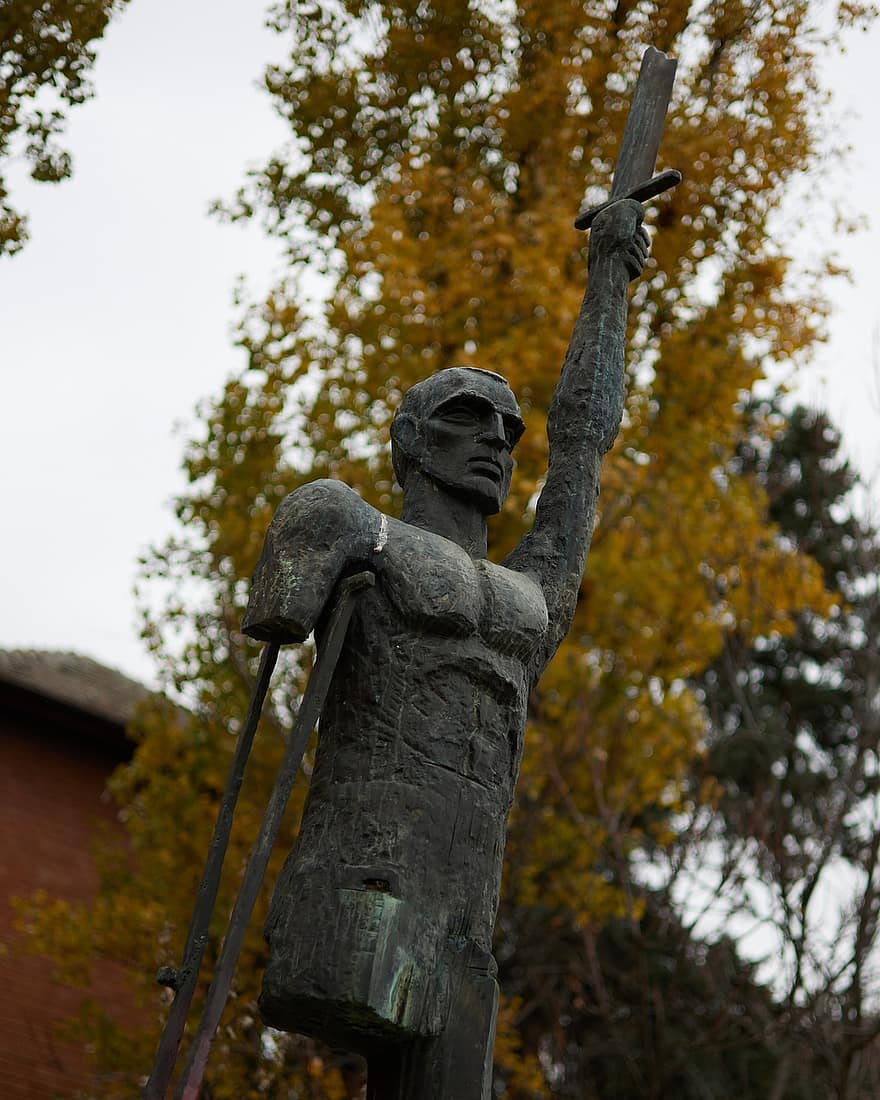 estatua, victoria, espada, guerra, triunfo, otoño, piedra, árbol, hoja, hombres, escultura
