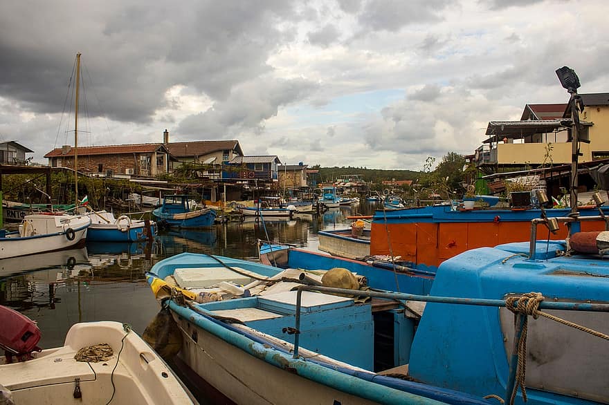 नाव, ऐसा गाँव जहाँ मछली पकड़ी जाती है, बंदरगाह, समुद्री