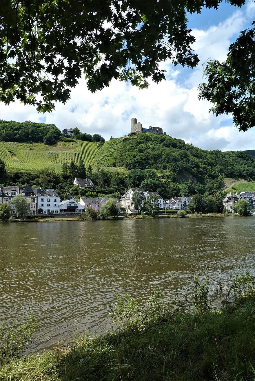 نهر ، قلعة ، خراب ، على ضفاف النهر ، bernkastel ، سيتي سكيب ، موزيل ، ألمانيا ، ماء ، المناظر الطبيعيه ، الصيف