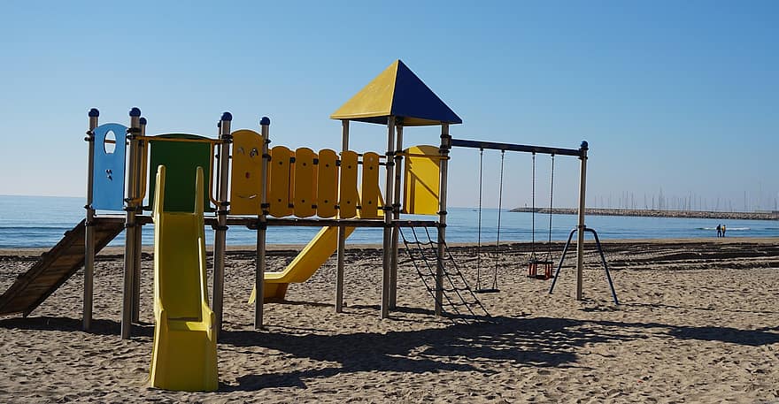 sân chơi, bờ biển, thời thơ ấu, ngoài trời, mùa hè, vui vẻ, cát, màu xanh da trời, màu vàng, kỳ nghỉ, đứa trẻ