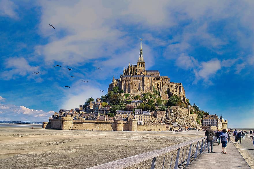 Mont Saint Michel, manastır, mimari, ünlü mekan, din, seyahat yerleri, turizm, seyahat, Tarihçe, tinsellik, Hristiyanlık
