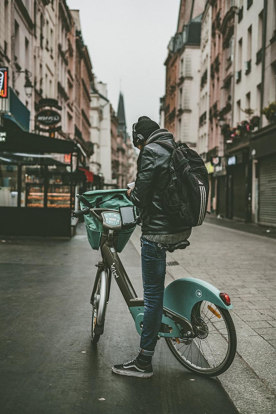 mężczyzna, rower, Droga, ulica, plecak, słuchawki, transport, osoba, Paryż, Odtwórz muzykę z