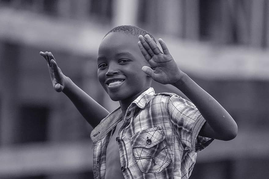 gutt, kid, smil, portrett, monokrom, Kampala, uganda, smilende, munter, lykke, én person