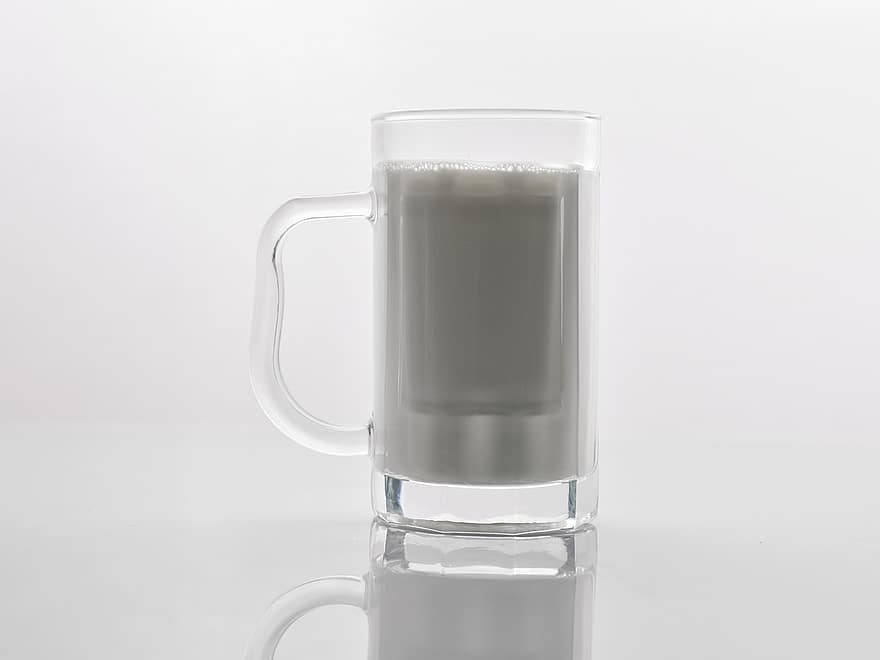 alaus puodelis, stiklas, pieno, gerti, gėrimas, puodelis, stiklo dirbiniai, geriamojo stiklo, baltas fonas, skystis, Iš arti