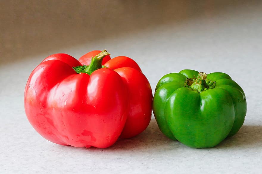 groene paprika, rode paprika, biologisch, vitamine, ingrediënten, smaak, peper, groenten, groente, versheid, voedsel