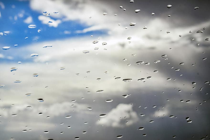 stiklo langas, vandens lašai, stiklas, vanduo, dangus, debesys, lietus, lietinga diena, fonas, mėlyna, lašas