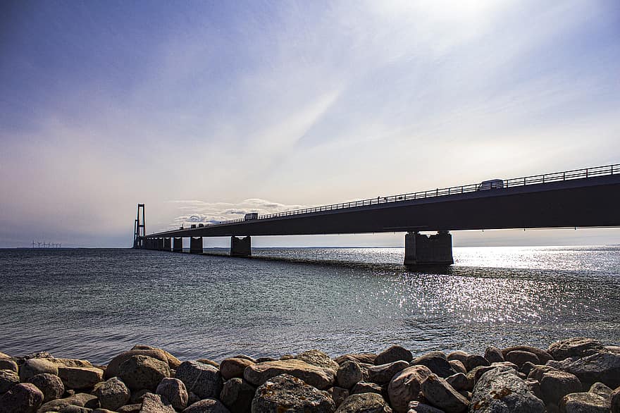 الدنمارك ، جسر ، شاطئ بحر ، البحر ، محيط ، رائحة ، ماء ، الخط الساحلي ، الغسق ، هندسة معمارية ، أزرق