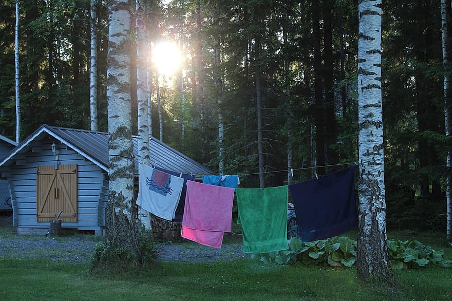 Finsk sommer, sommerhytte, sommer, finland, trær, ferie, sommerferie, vann, svømme~~POS=TRUNC, vaskeri, håndkle